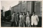 Järnvägspersonal på Bangården i Storvik 1947. Fr v Evert Persson, Holger Hedlund, Sölve Hedlund, Johan Rask, Gunnar Königsson, Gunnar Orth. Holger och Sölve är kusiner (från Gästrike-Hammarby).