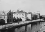 Gävle. Norra Strandgatan. Från vänster i bild;  Frimurarlogen, Grand Hotell samt längst bort Sjömanskyrkan.