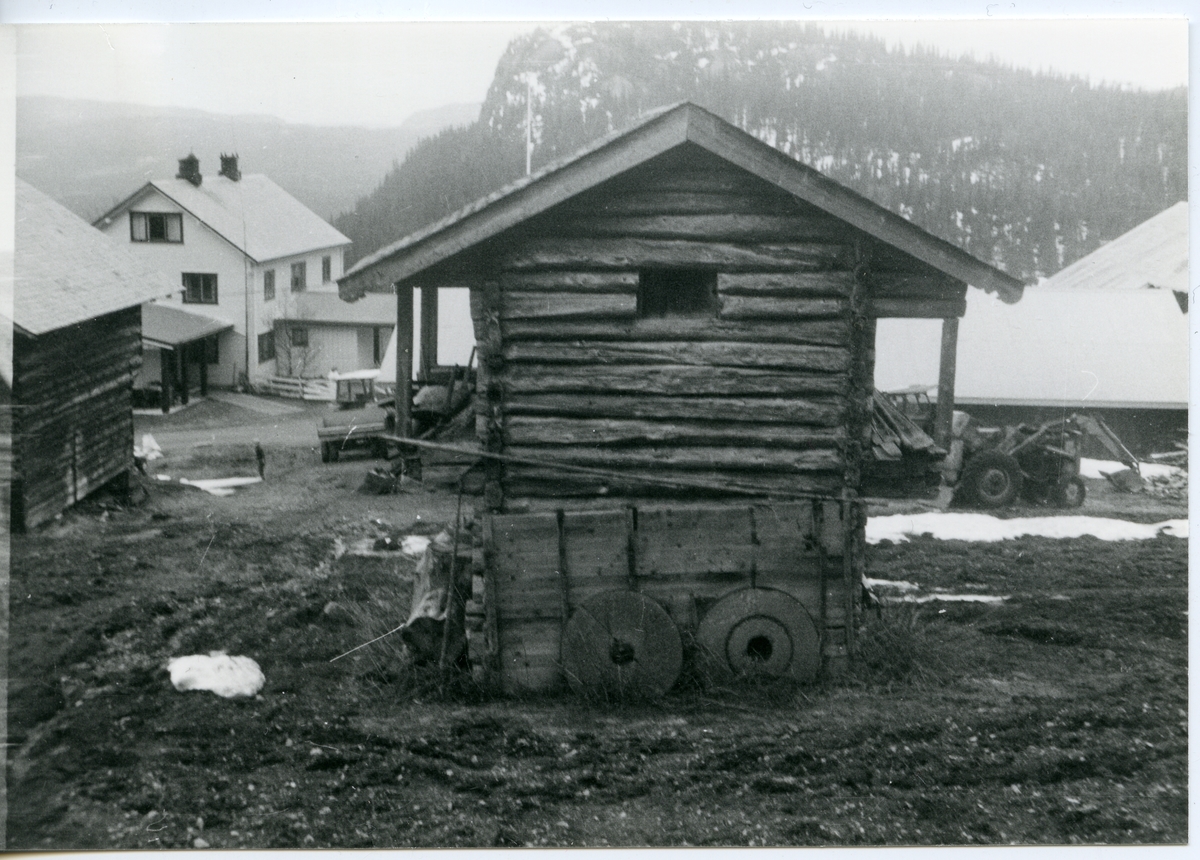 Stabburet på garden Dølvesskaret, Sør-Aurdal.