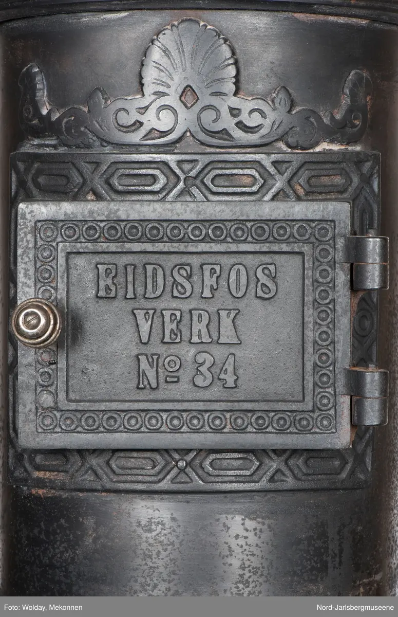 Løveemblem, med hel krone, noe XO mønster