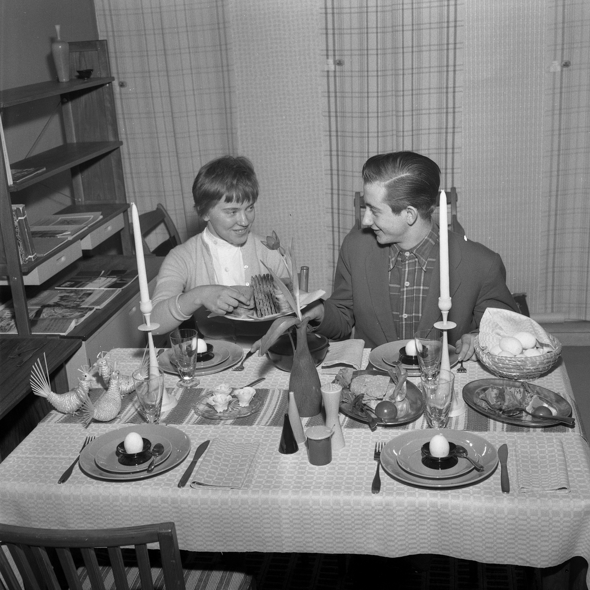 Restaurangskolans påskbord. 
Mars 1956.