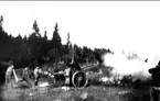 Haubits 10,5 cm m/17 under eldgivning, år 1920.