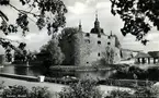 Kalmar slott fotograferat ifrån Stadsparken. Norra postejen i centrum.