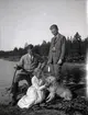 Kurt och Gustaf Seidler med Nina och hunden Jim vid sjön Möckeln.