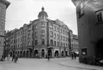 Gatubilder. Korsningen Algatan-Österbrogatan, Jordbrukarbanken.