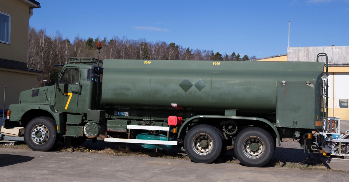 Tankbil 8673. Volvo N 10. Registreringsnummer 115130.