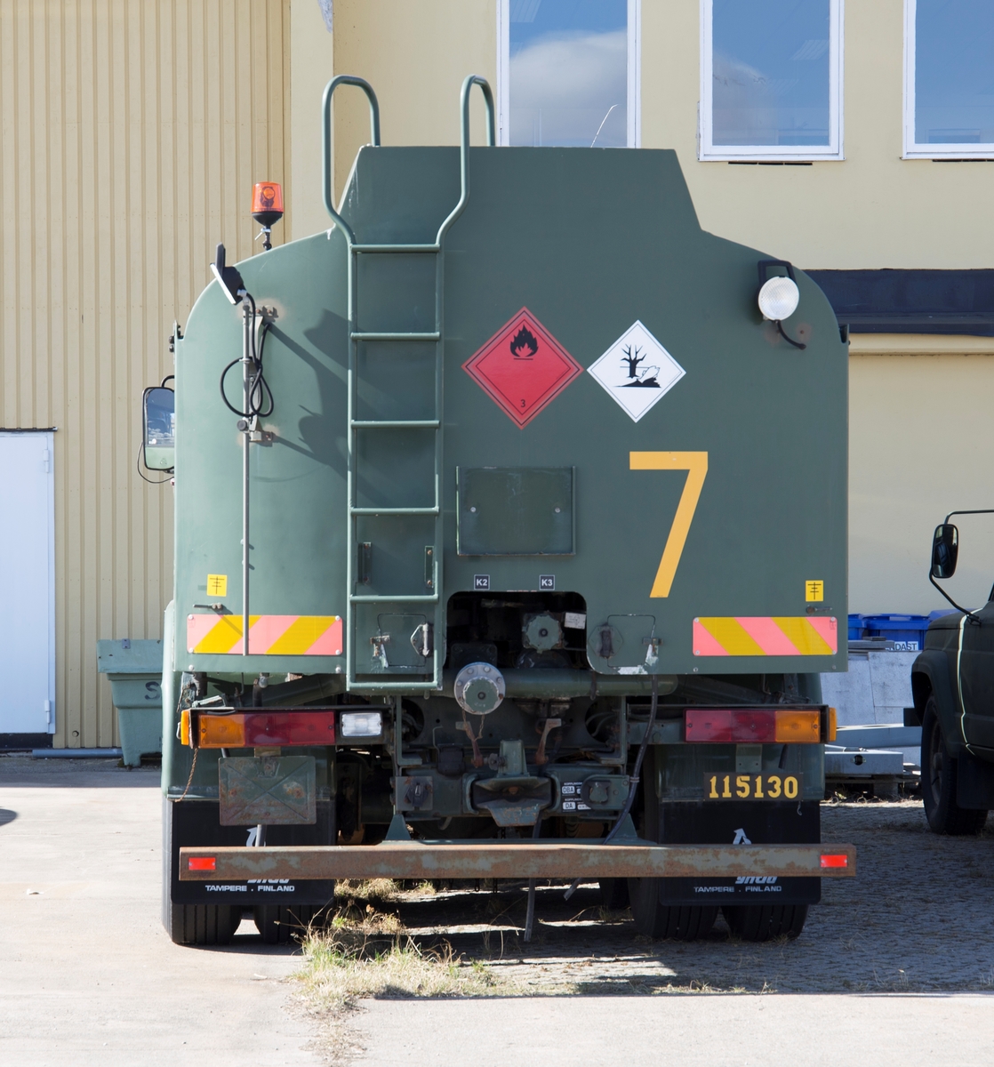 Tankbil 8673. Volvo N 10. Registreringsnummer 115130.