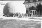 Kulballong m/1930 klar för start från gasverket.