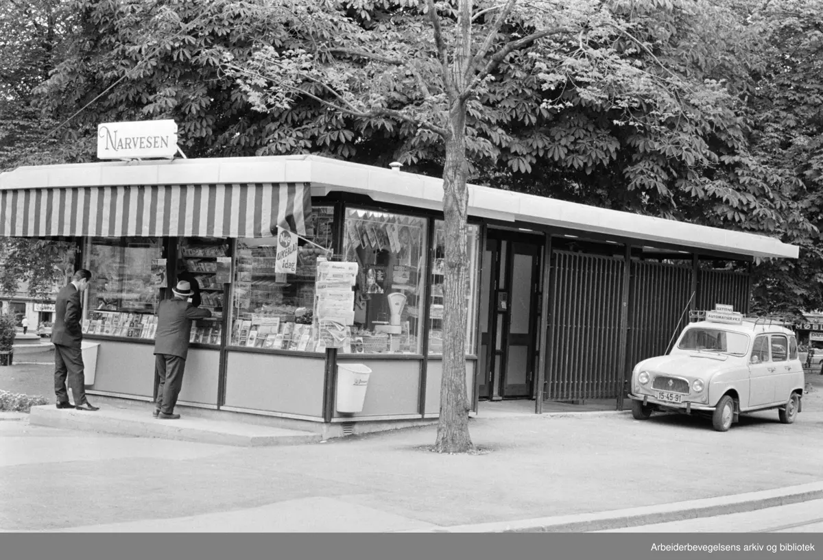 Olaf Ryes Plass. Første forsøk på kombinerte kiosk- og toalettanlegg. August 1964