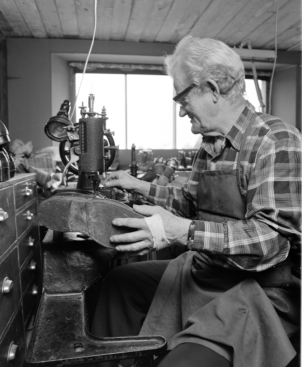 Skomaker Kristian Helgesen, Løten. Skomakerverksted, 