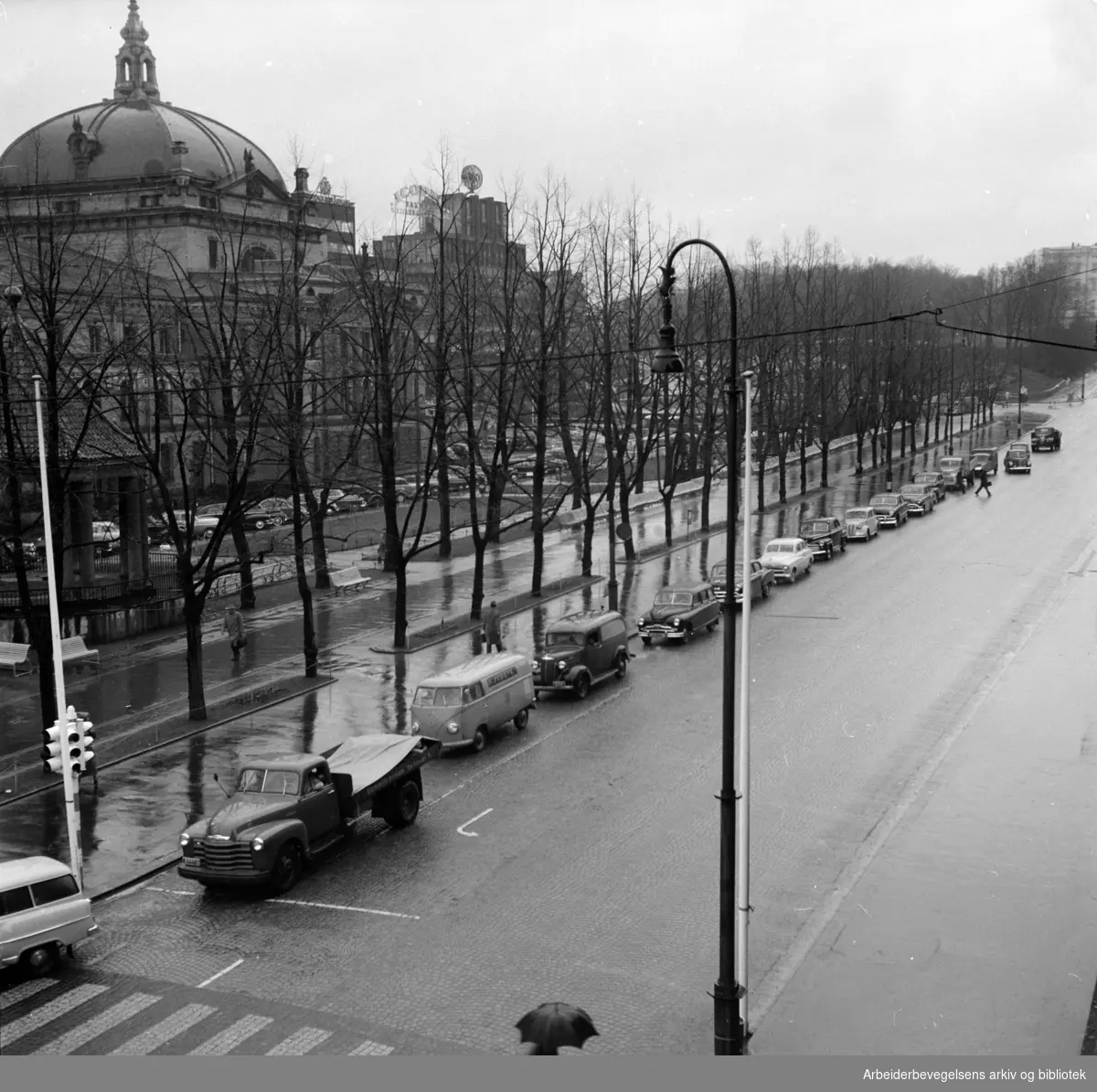 Karl Johans gate - trafikk, mai 1955