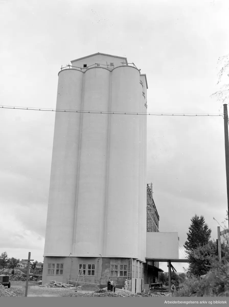 Kornsiloen på Sinsen. August 1952.