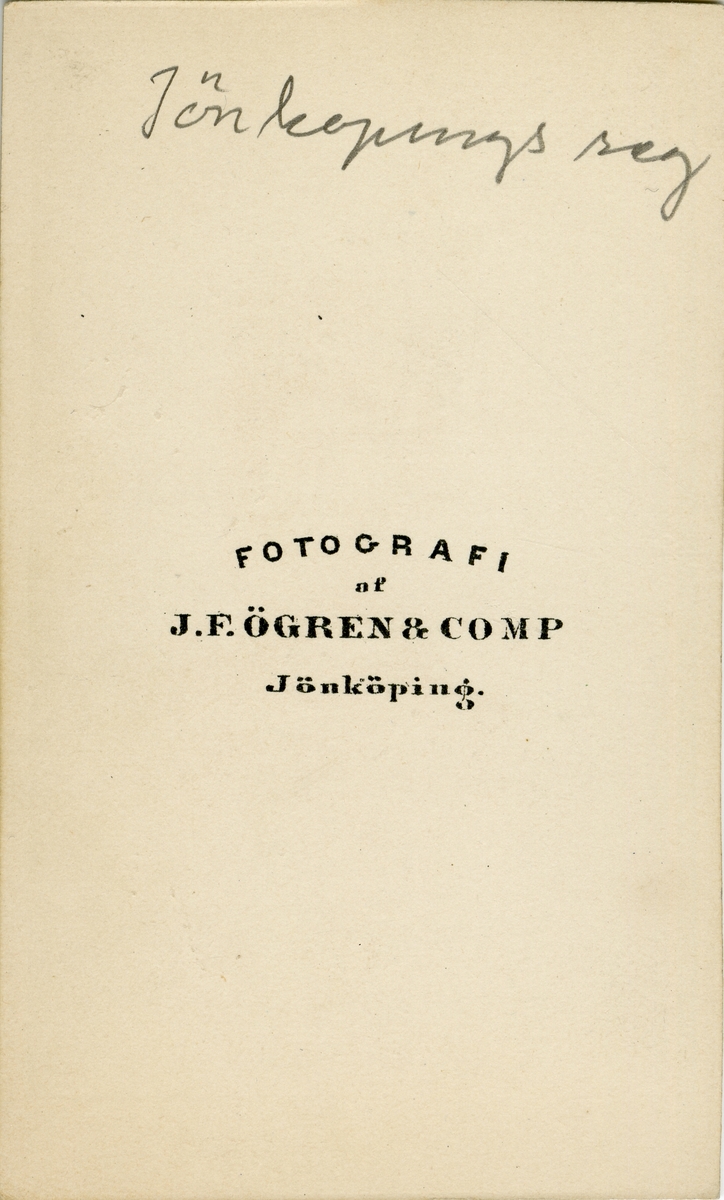 Porträtt av Elof Eberhard Cervin, officer vid Jönköpings regemente I 12.

Se även bild AMA.0007073.