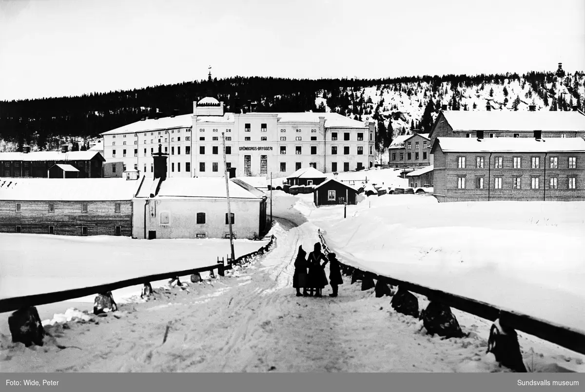 Sidsjövägen med Grönborgs bryggeri i bakgrunden.