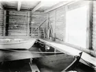 Interiör av båthuset.