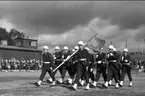 Kungabesök Gustaf VI Adolf besöker Karlsborg år 1962. Fanvakten marscherar in på skjutplatsen.