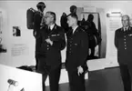 Karlsborg, kungabesök och invigning av museet år 1962. Gustaf VI Adolf i museet. R Åkerman till höger.