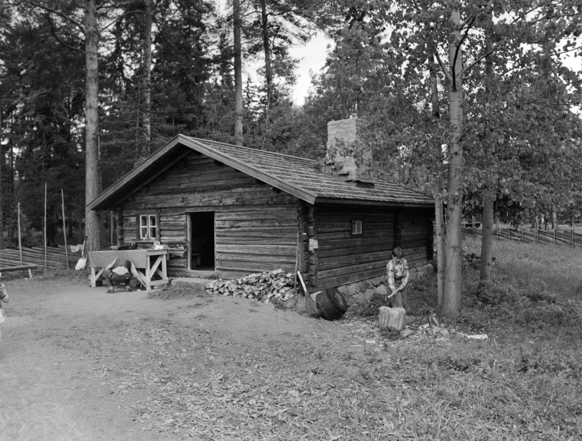 Norske Melkeprodusenters Landsforbund, NML 100 år 1881-1981. Jubileumsutstilling,"Liv i stuene", Brennholenstørhuset,