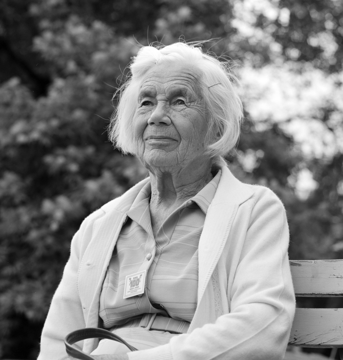 Portrett: Karen Bleken-Nilssen (1896-1981) (født Leikvam fra Østre Gausdal), gift med konservator Toralv Bleken-Nilssen i 1932. De bodde i Rosenlundstua på museumsområdet, en tidligere innerstbolig under Storhamar gård. De fikk barna: Sylvi Bleken-Nilssen, Jo Bleken-Nilssen og Sveinung Bleken-Nilssen,