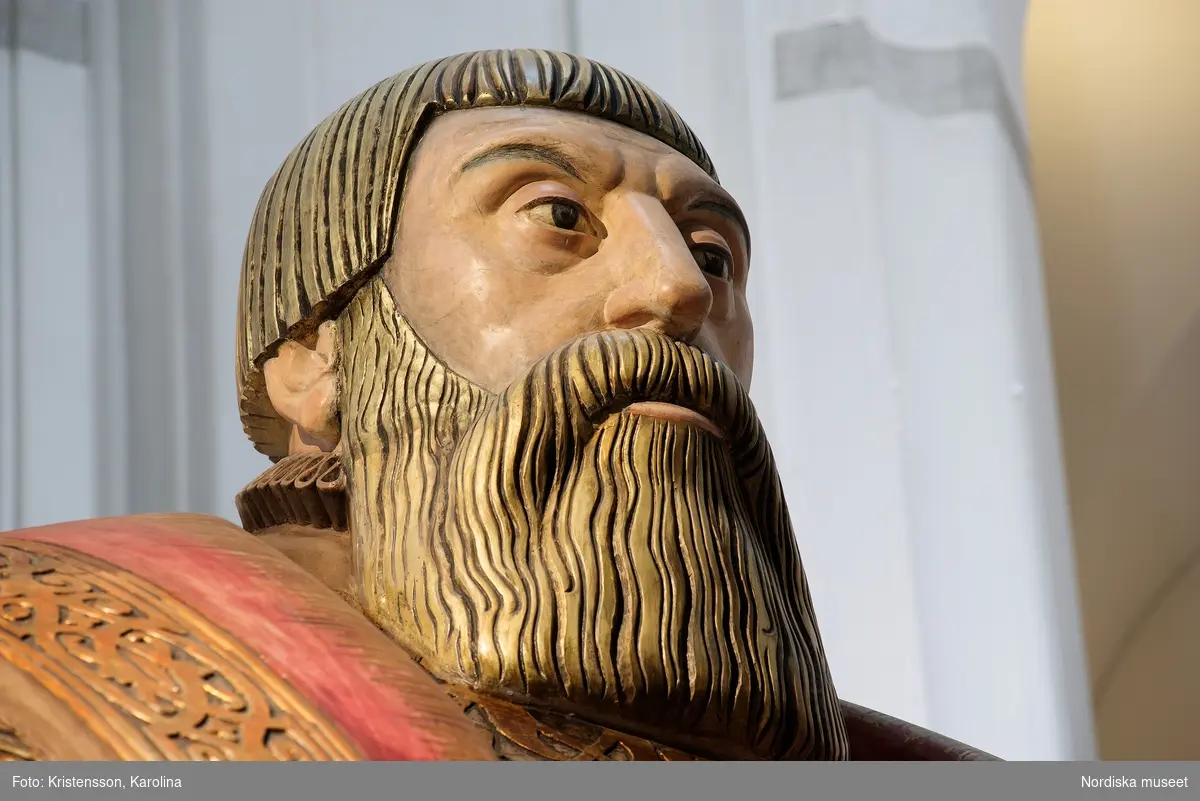 Gustav Vasa, helfigur och detaljer av staty i Stora hallen på Nordiska museet