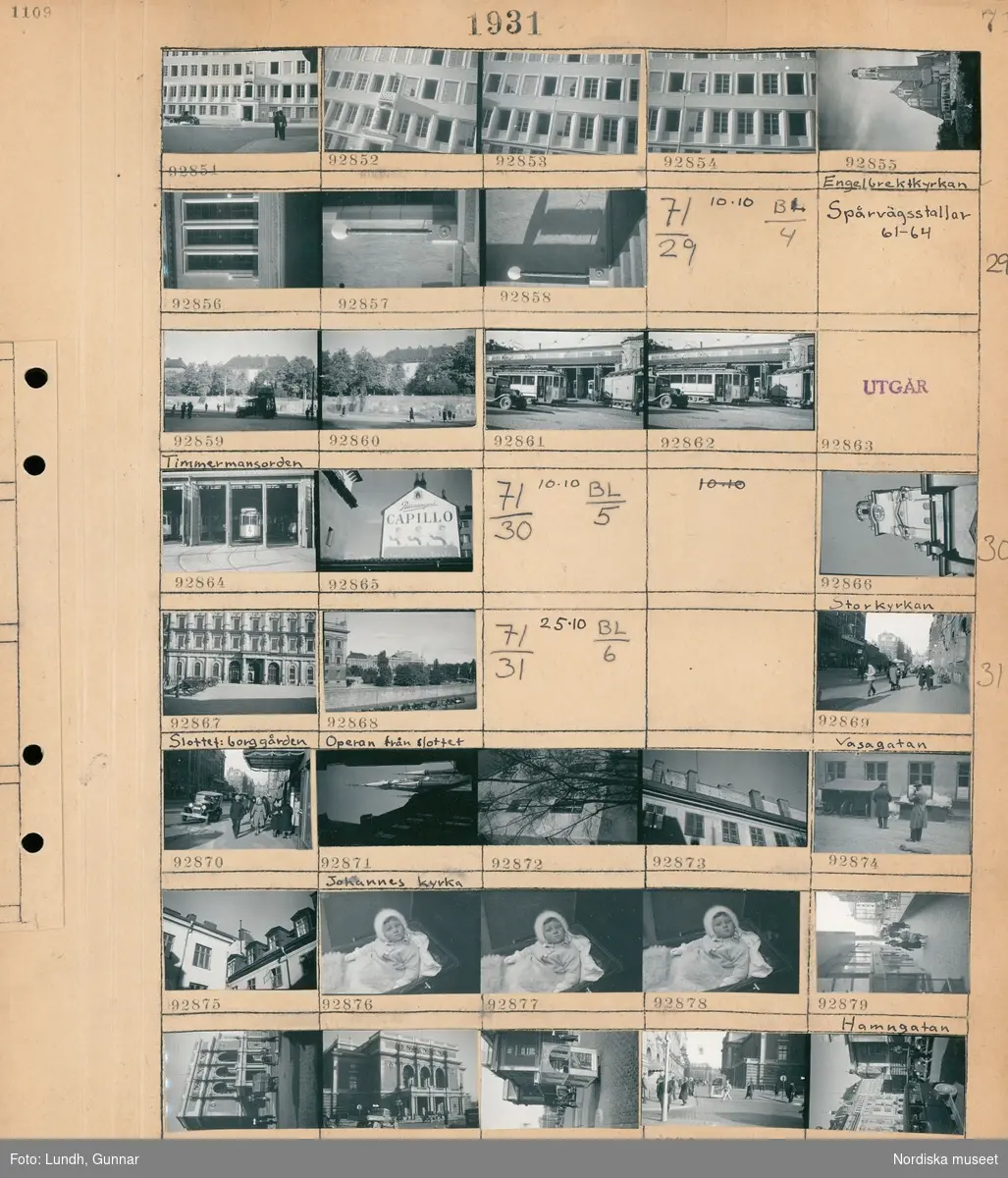 Motiv: Borgarskolan 51-54, 56-58;
Exteriör av byggnad, exteriör av "Engelbrektkyrkan", detalj av fasad.

Motiv: Spårvägsstallar 61-64:
Gatuvy med människor på en stenlagd plan och en bil med en plattform och en byggnad i bakgrunden "Timermansorden", exteriör av spårvagnsstallar och spårvagnar, husgavel med målad reklarm "Barnängens Capillo".

Motiv: (ingen anteckning) ;
Exteriör av Storkyrkan, exteriör Borggården på Kungliga slottet, exteriör Operan sett från slottet.

Motiv: (ingen anteckning) ;
Stadsvy med fotgängare och bilar Vasagatan, exteriör av "Johannes kyrka", detalj av husfasad, två män står på en innergård, porträtt av ett barn i en barnvagn, stadsvy med fotgängare Hamngatan, exteriör av "Operan".