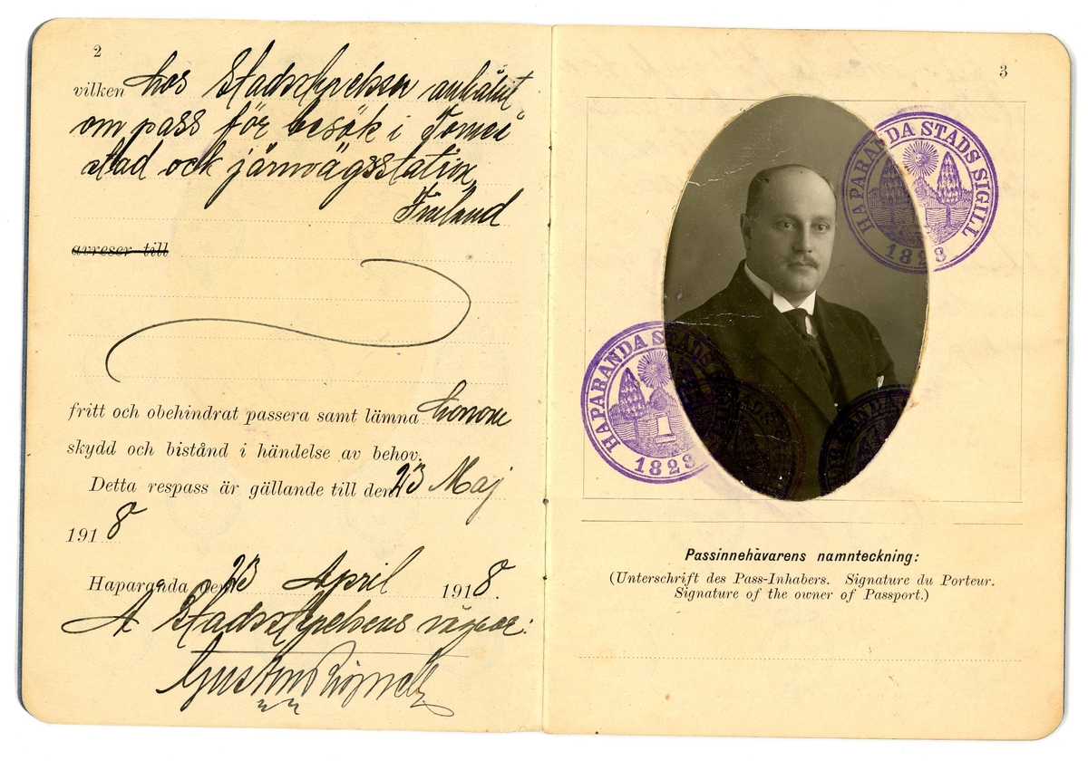 Svenskt pass till Konrad Nikanor Jonsson. Utfärdat av stadsstyrelsen i Haparanda den 23 april 1918, gällande till 23 maj 1918. 

Passet är utfärdat för besök i Torneå stad och järnvägsstation, Finland. Passnummer 347. 24 sidor.