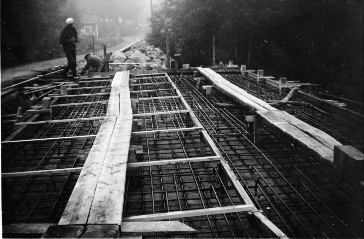 Byggherre: Byggnadsaktiebolaget Contractor, Stockholm. Brobygge över mindre vattendrag.