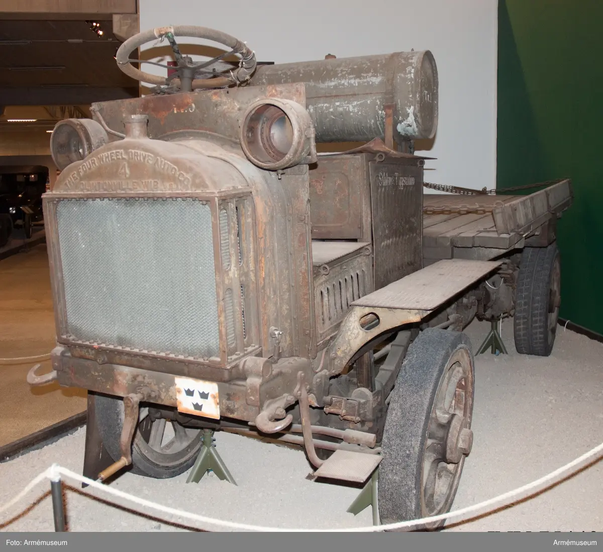 Grupp F. VI b.
4-hjulsdriven "lastbil" märkt "Stockholms Tygstation" 1920-talet.

