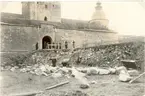 Arkeologisk undersökning vid Kalmar slott. Torrläggning i vallgraven.