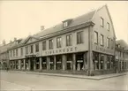 Sidenhuset. Öppnades 1923.