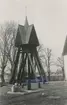 Klockstapeln vid Mortorps kyrka.