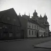 Bostadshus i kv. Skrivaren. Domkyrkan i bakgrunden.