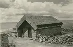 Sjöbod i sten vid Bruddestads fiskeläge.
