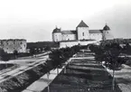 Den nyanlagda Södra kyrkogården med Kalmar slott i bakgrunden.