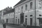 Södra Långgatan.
G:a apoteket (rådman Carl Jönssons gård).