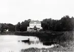 Helgerums slott sett från fjärden.