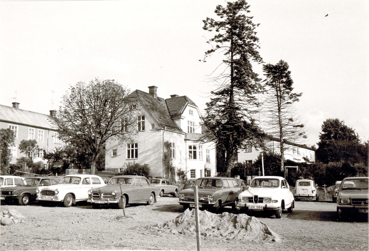 Vimmerby sjukhus med personalbostäder. Huset mitt i bild är Wibble nr. 4.