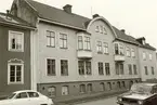 Radstående tvåvåningshus från 1920-talet. Ryttaregatan i Kalmar.