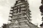Fågelfors kyrka under renovering.