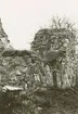Södra väggen på Ukna kyrkoruin efter 1977 års restaurering.