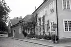 Fasad mot Södra Vallgatan. Bilderna är tagna inom ramen för Kalmar kommuns inventering av Kvarnholmens bebyggelse 1970-1971 och skänkta till länsmuseet.