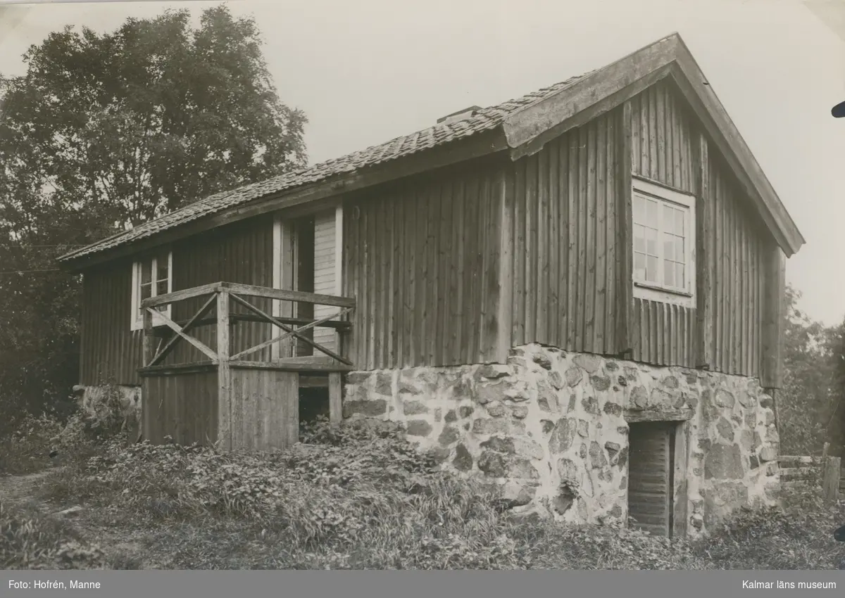 Ett hus med källare i Ekhult.