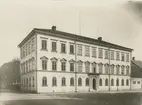 Gamla läroverket. Byggt 1834-35, efter ritning av C. F. Sundvall. Numera stadshus.