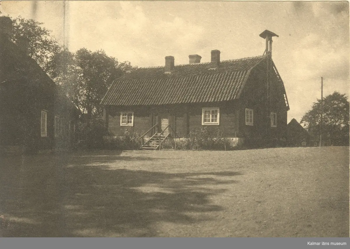 Klockhuset vid Skälby gård.