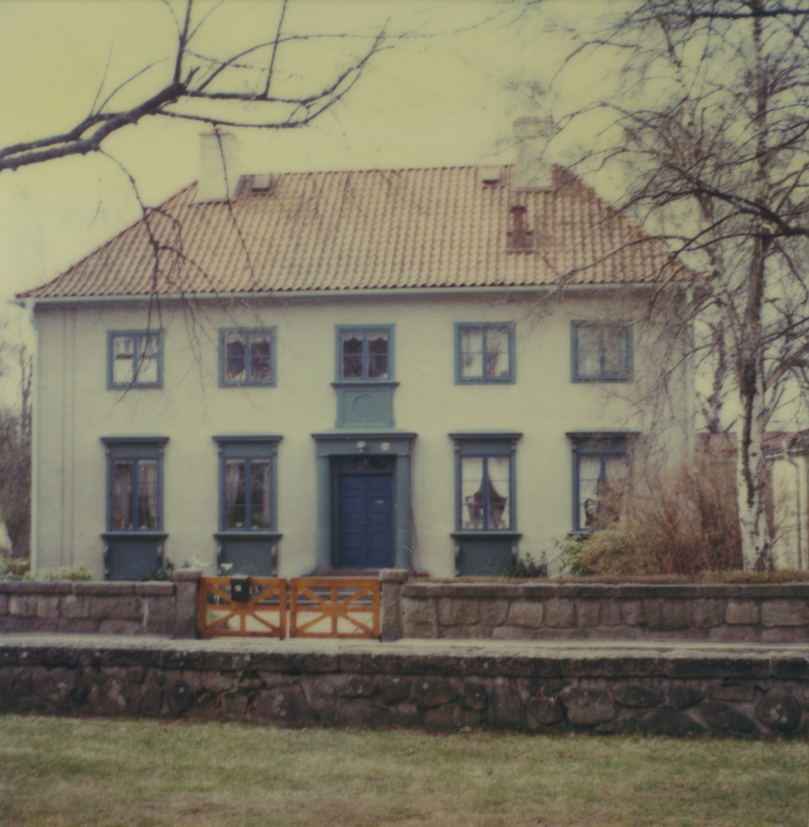Villan heter Kettorp. Befinner sig i Vimmerby ritad av Ragnar Östberg.
Fasaden mot gården.