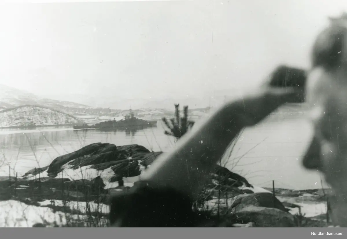 KRIGSSKIP PÅ NARVIK HAVN 1940.