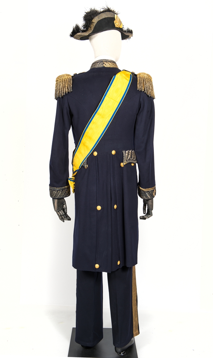 Frack M/1878 för flaggman (vice amiral) med två epåletter. 
Uniformen har tillhört viceamiral Helge Strömbäck.