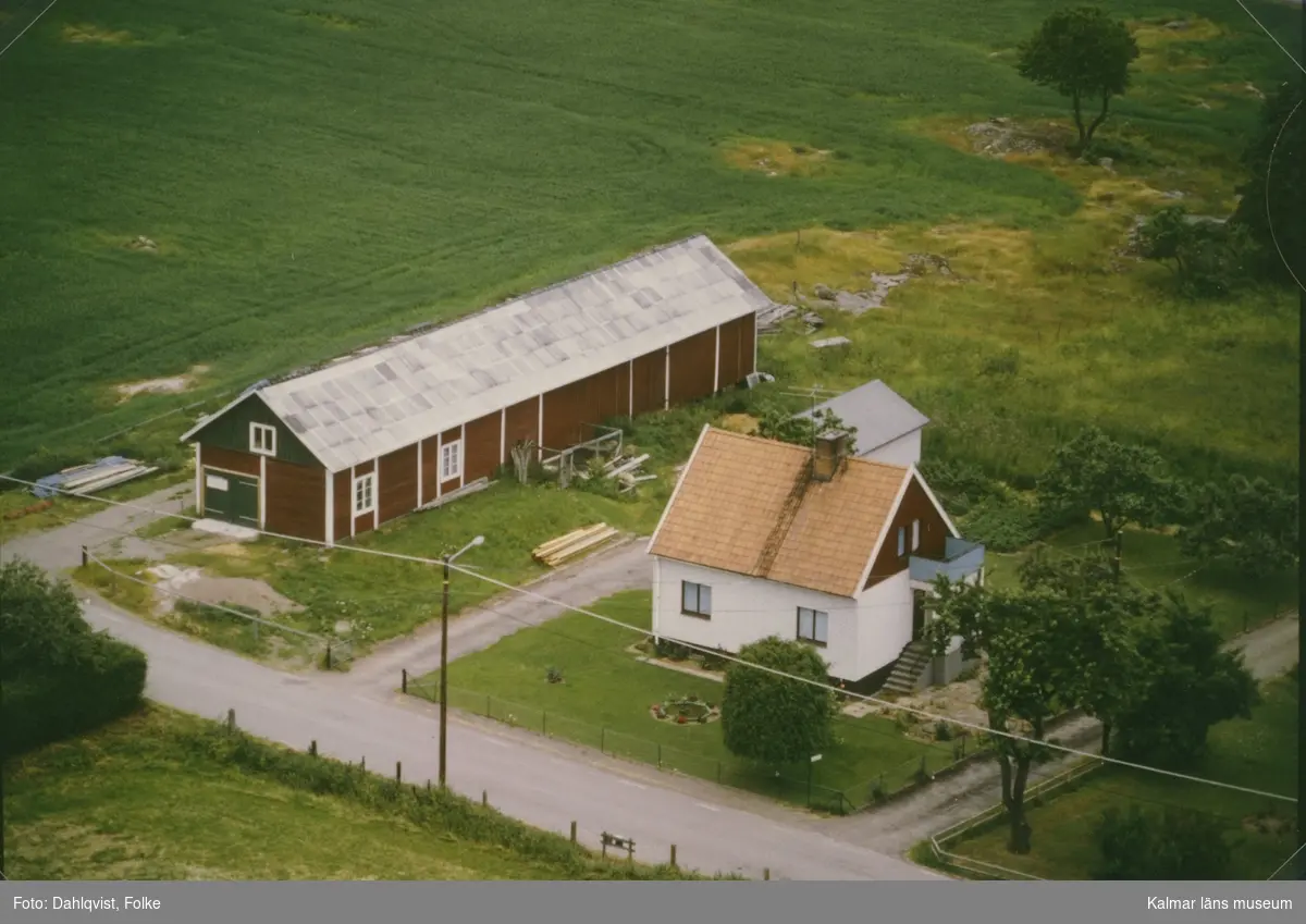 En villa och lada i Staby.