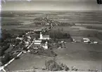 Flygfoto över Runstens kyrka.