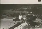 Flygfoto över Loftahammars kyrka.